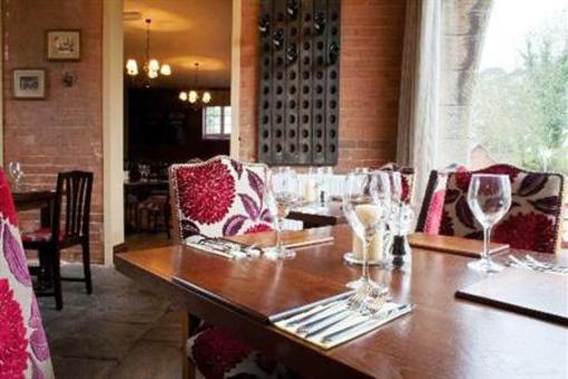 фото отеля The Dog and Doublet Inn Sandon