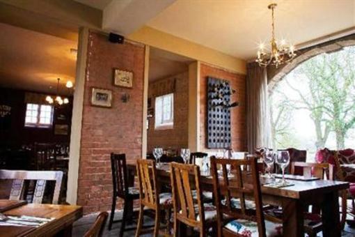 фото отеля The Dog and Doublet Inn Sandon