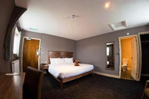 фото отеля The Dog and Doublet Inn Sandon
