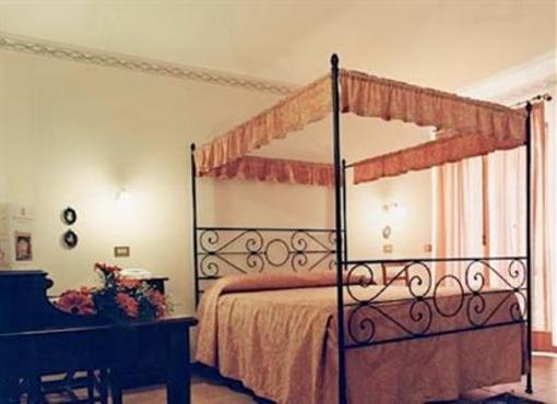 фото отеля Locanda Salimbeni Hotel San Severino Marche