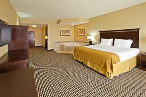 фото отеля Holiday Inn Express Hotel & Suites Seymour