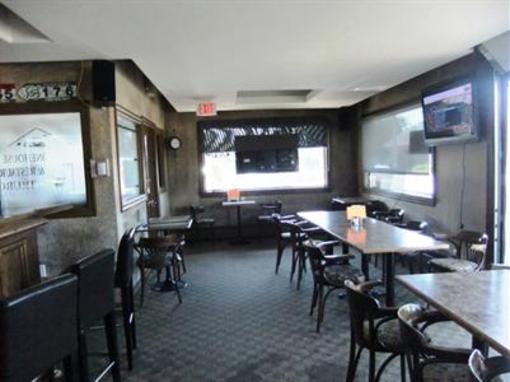 фото отеля Stonehouse Motel & Restaurant
