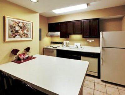 фото отеля Hawthorn Suites Dayton North