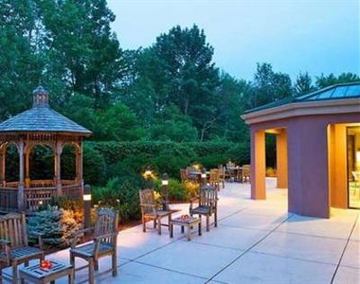 фото отеля Courtyard by Marriott Columbus Tipton Lakes
