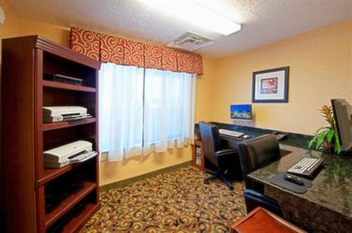 фото отеля Holiday Inn Express Hotel & Suites I-10 East