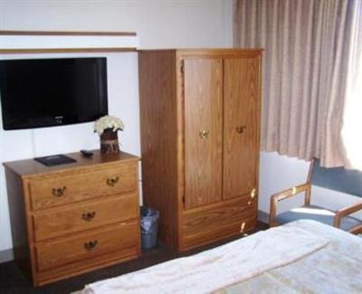 фото отеля Expressway Inn & Suites