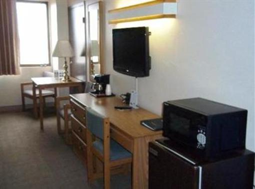 фото отеля Expressway Inn & Suites