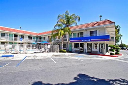 фото отеля Motel 6 Bakersfield Convention Center