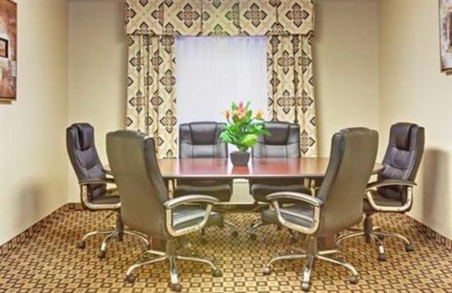 фото отеля Holiday Inn Express & Suites Clinton Mississippi