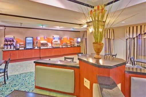 фото отеля Holiday Inn Express & Suites Clinton Mississippi