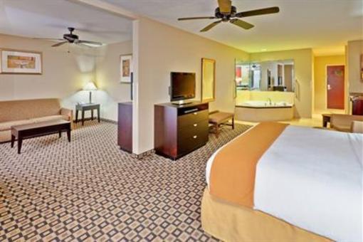 фото отеля Holiday Inn Express & Suites Clinton Mississippi