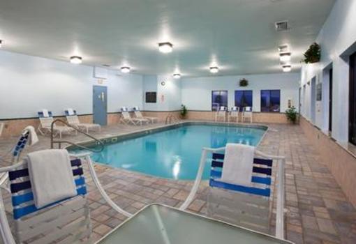 фото отеля Holiday Inn Express Hotel & Suites Saint Clairsville