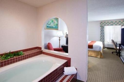 фото отеля Holiday Inn Express Hotel & Suites Saint Clairsville