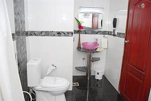 фото отеля Ponmari Residency