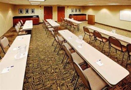 фото отеля Holiday Inn Express Hotel & Suites Pine Bluff/Pines Mall