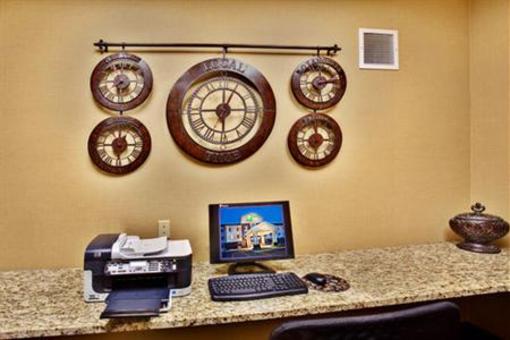 фото отеля Holiday Inn Express Hotel & Suites Dubuque-West