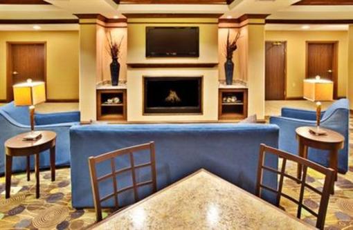 фото отеля Holiday Inn Express Hotel & Suites Dubuque-West