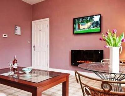 фото отеля Bowness Bay Suites