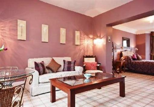 фото отеля Bowness Bay Suites