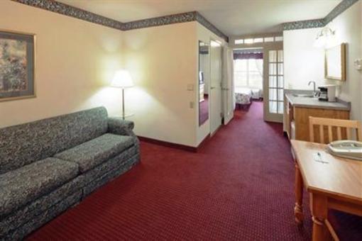 фото отеля Country Inn & Suites by Carlson Milwaukee Airport