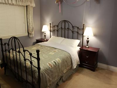 фото отеля Camilla House Bed and Breakfast Vancouver
