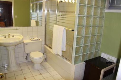 фото отеля Camilla House Bed and Breakfast Vancouver