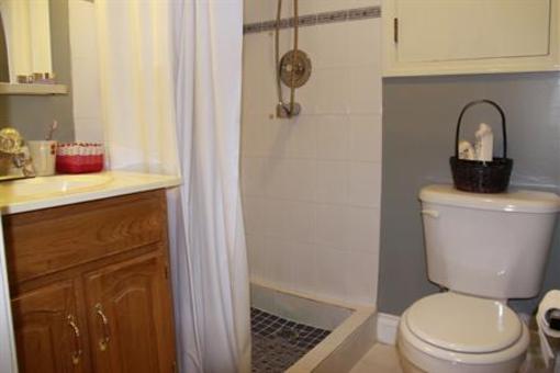 фото отеля Camilla House Bed and Breakfast Vancouver