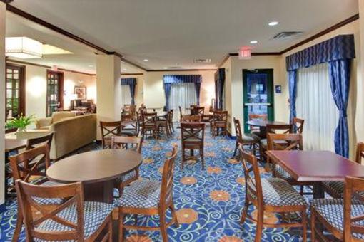 фото отеля Holiday Inn Express Hotel & Suites Detroit Novi
