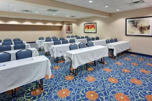 фото отеля Holiday Inn Express Hotel & Suites Detroit Novi