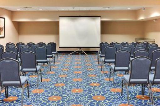 фото отеля Holiday Inn Express Hotel & Suites Detroit Novi