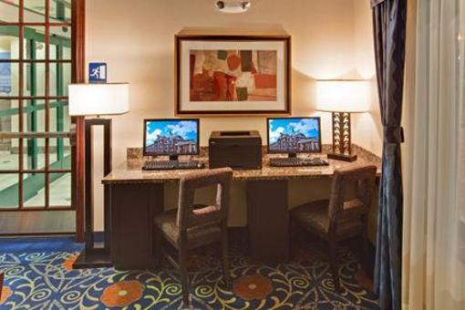 фото отеля Holiday Inn Express Hotel & Suites Detroit Novi
