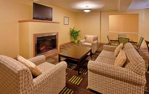 фото отеля Holiday Inn Express Hotel & Suites Kansas City Sports Complex