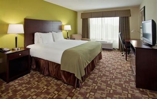 фото отеля Holiday Inn Express Hotel & Suites Kansas City Sports Complex
