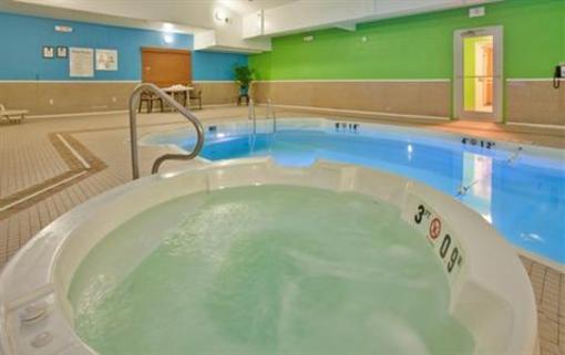 фото отеля Holiday Inn Express Hotel & Suites Kansas City Sports Complex