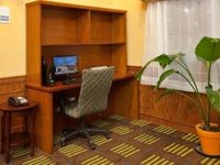 Holiday Inn Express Hotel & Suites Kansas City Sports Complex