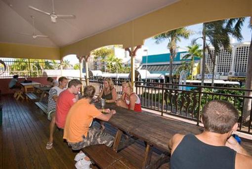 фото отеля Global Backpackers Central