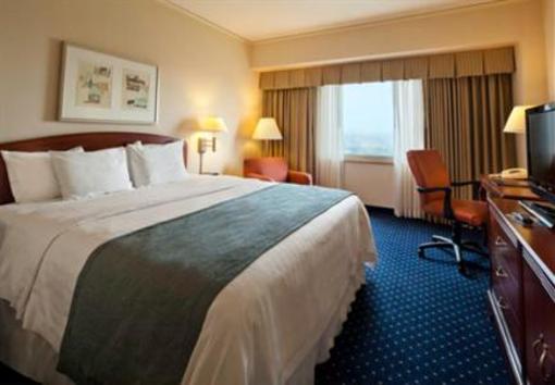 фото отеля Courtyard by Marriott JFK International Airport