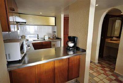 фото отеля Ocean Breeze Hotel