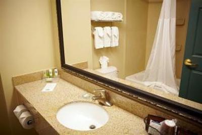 фото отеля Country Inn & Suites Grand Rapids East