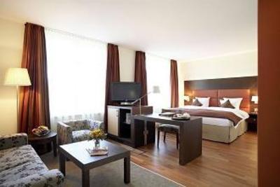 фото отеля Steigenberger Hotel Treudelberg Hamburg