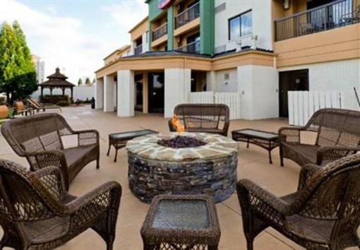 фото отеля Courtyard Charlotte Lake Norman