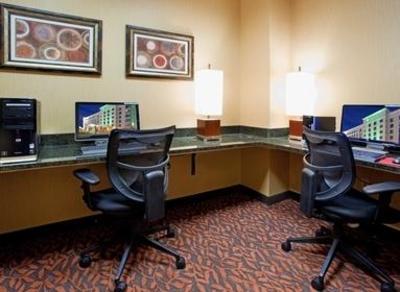 фото отеля Holiday Inn Hotel & Suites Denver Airport
