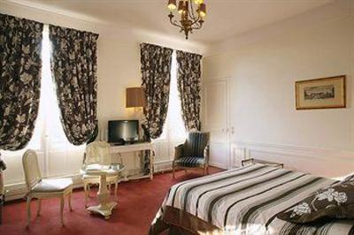 фото отеля Pavillon Henri IV Hotel Saint-Germain-en-Laye