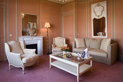 фото отеля Pavillon Henri IV Hotel Saint-Germain-en-Laye