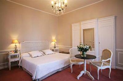 фото отеля Pavillon Henri IV Hotel Saint-Germain-en-Laye