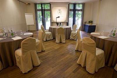 фото отеля Pavillon Henri IV Hotel Saint-Germain-en-Laye