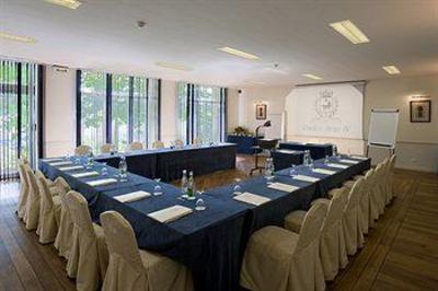 фото отеля Pavillon Henri IV Hotel Saint-Germain-en-Laye