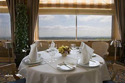 фото отеля Pavillon Henri IV Hotel Saint-Germain-en-Laye