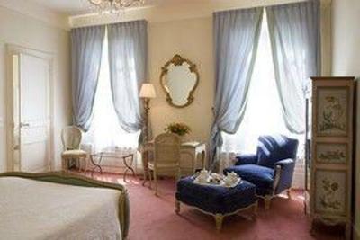 фото отеля Pavillon Henri IV Hotel Saint-Germain-en-Laye