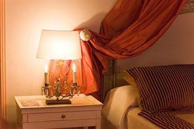 фото отеля Pavillon Henri IV Hotel Saint-Germain-en-Laye